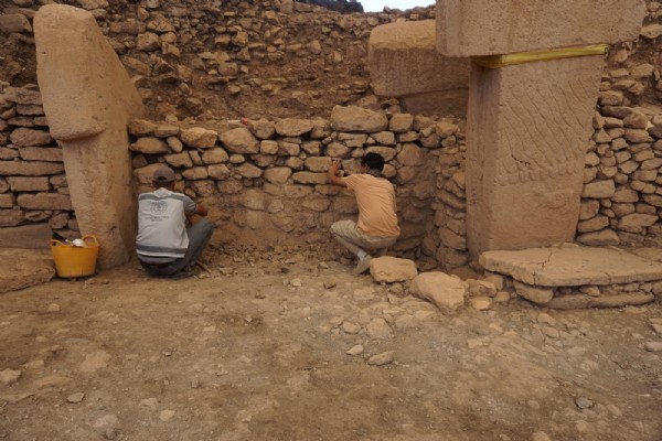 GÖBEKLİTEPE’NİN KUZEYİNDE İLK KAZI! 80’E 70 METRELİK YENİ ALANDA TARİHİN İZLERİ ARANIYOR